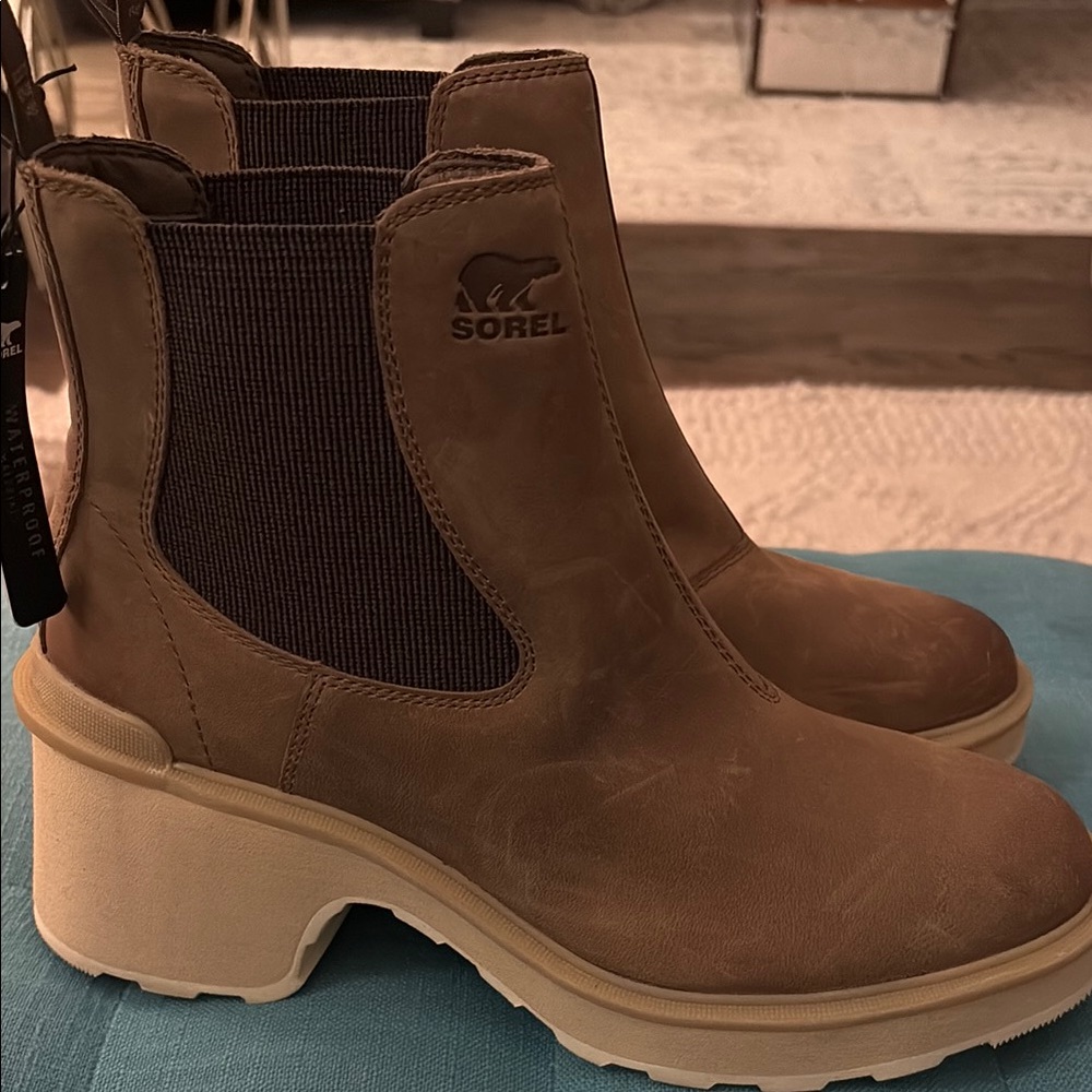 Sorel Women's Brown Chelsea Boots size 11-New!
